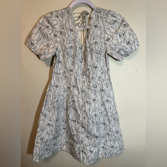 Club Monaco NWT Double V Tie Back Floral Mini Dress Short Sleeve Size 00 - Picture 6 of 6